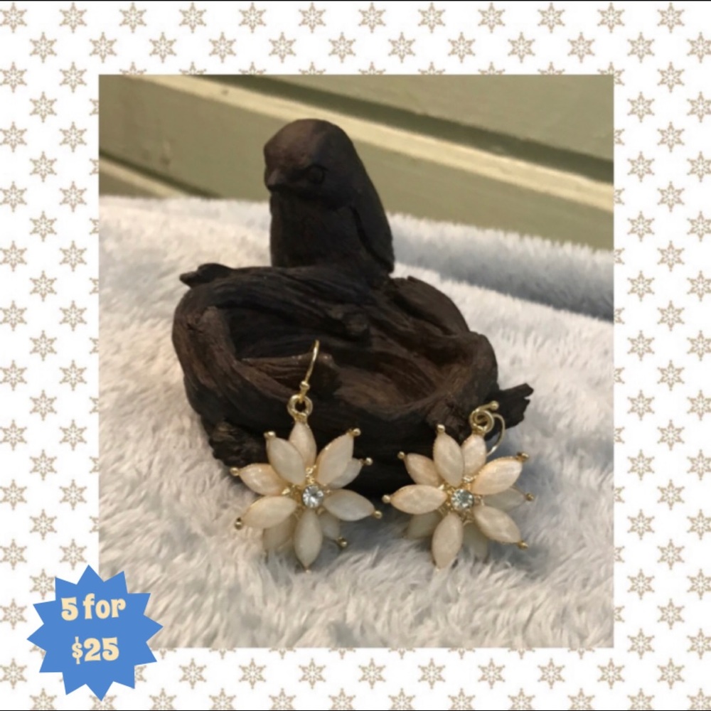 5/$25 Cream colored glass flower earrings